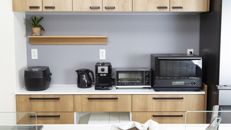 countertop appliances like microwave and toaster ovens