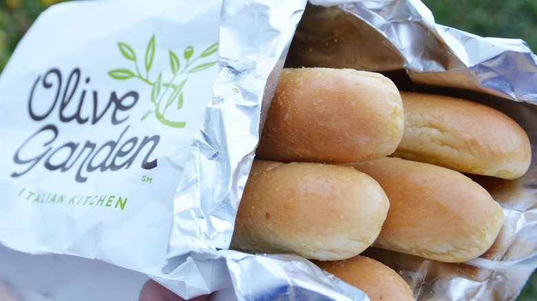olive garden breadsticks in paper bag
